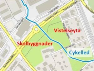 Västra delen är i sin helhet avdelad till skolan. Den blå linjen är en regional cykelled som barnen ska korsa för att komma till den östra delen, som de ska dela med allmänheten.